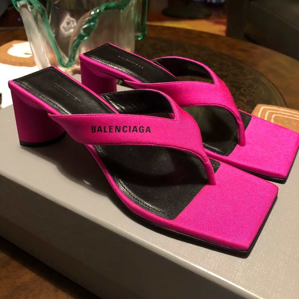 NWT NEVER WORN BALENCIAGA DOUBLE SQUARE THONG SANDALS HOT PINK